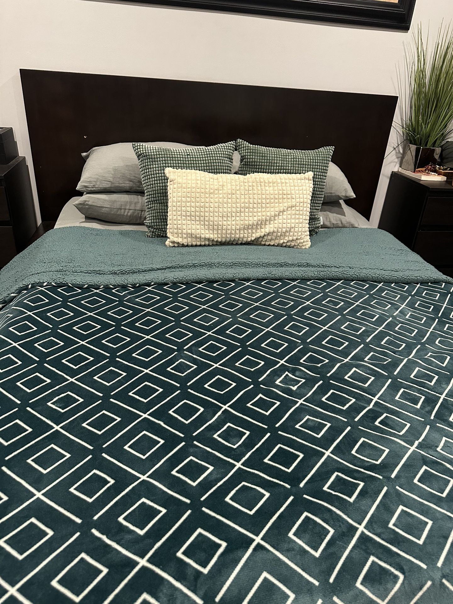 Bedroom Set And Closet Included In Price! 