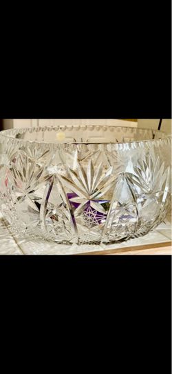 Large stunningly beautiful high quality pressed glass SERVING BOWL - Perfect shape