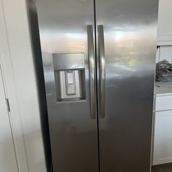 Frigidaire Gallery Refrigerator Freezer