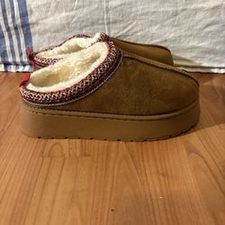Women’s new slippers size 8/8.5