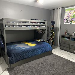 Full Size Bottom/ Twin Size Top Bunked Bed 