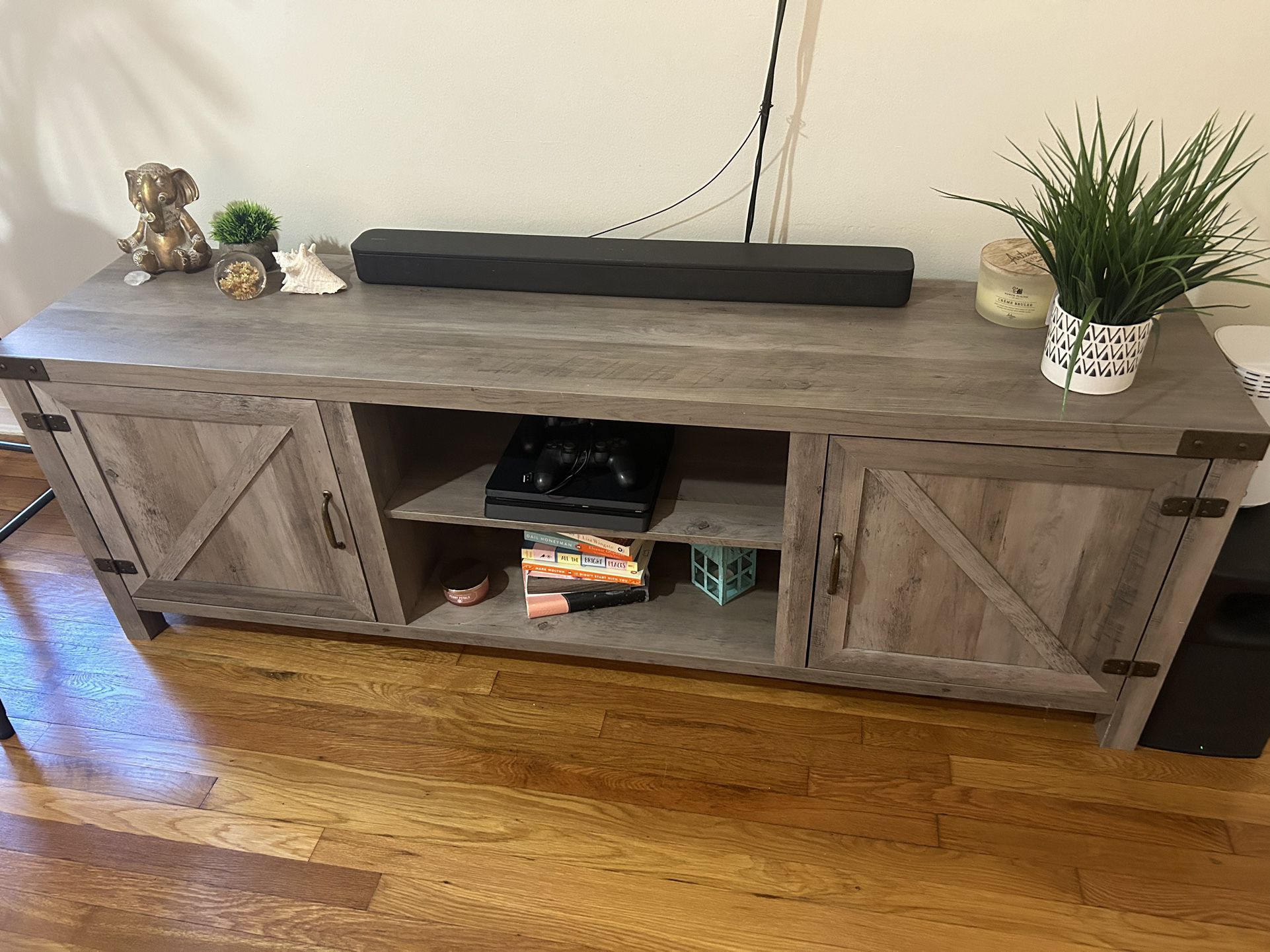 TV Stand, Perfect Condition 