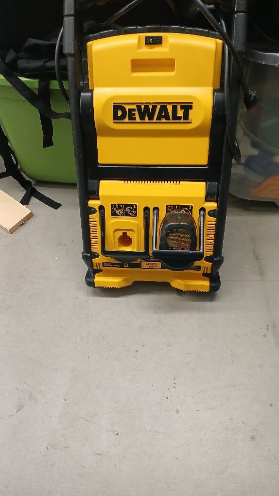 DeWalt Work Light And Battery Charger And Plug In