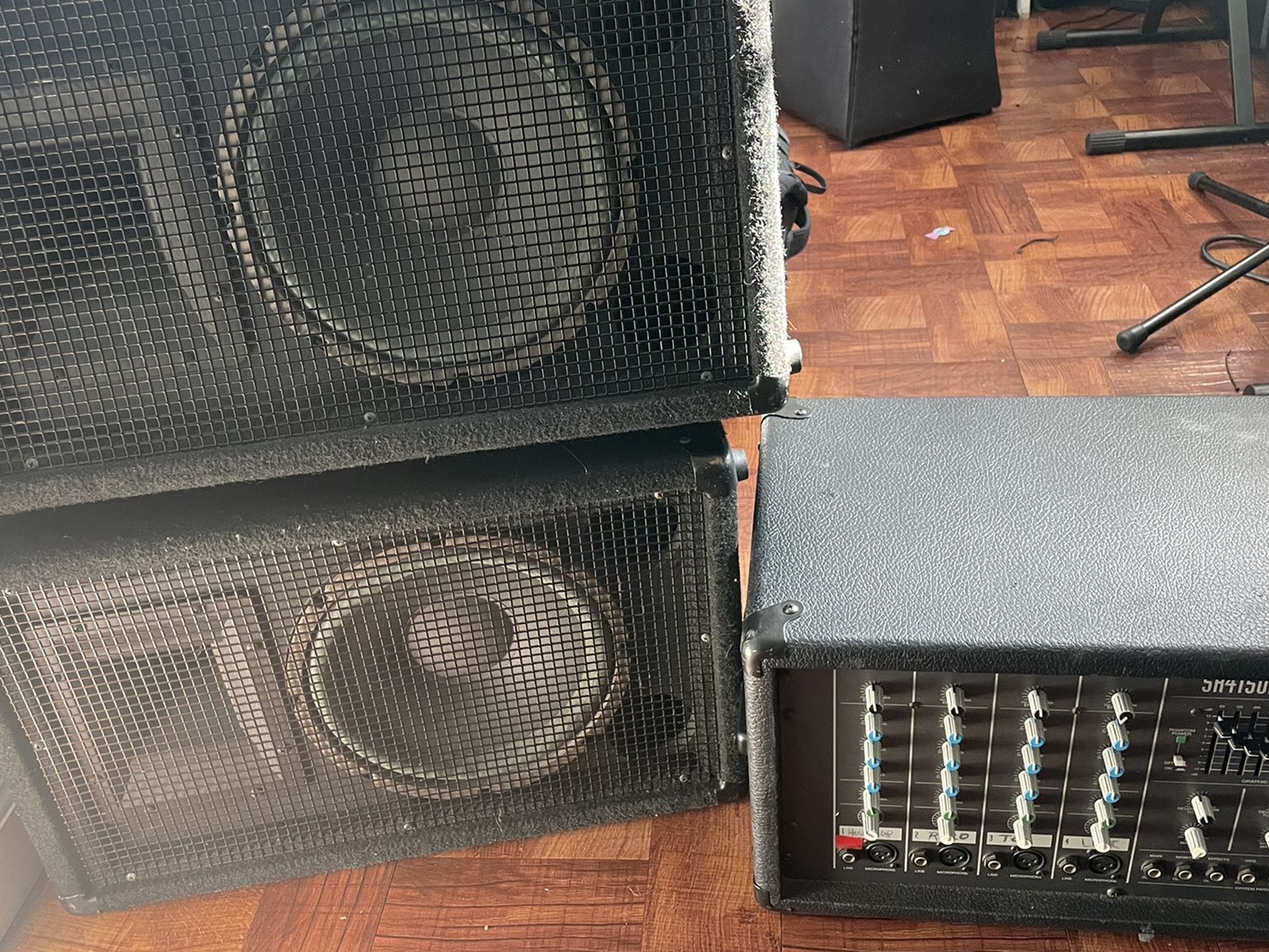 Amplificador Con Dos Bocinas