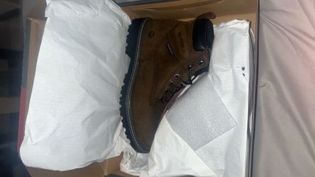 Boots 8.5