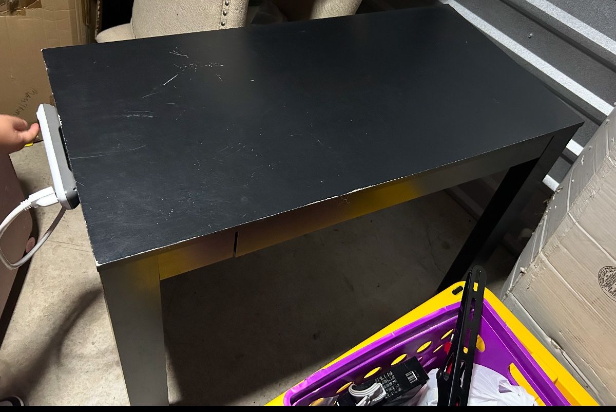 Black Desk