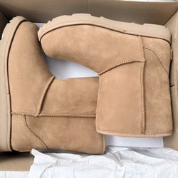 Kid’s Classic Weather Boot Short BRAND NEW IN BOX!