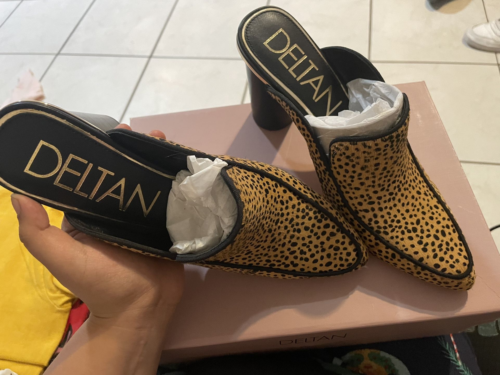 Deltan Heels Womens