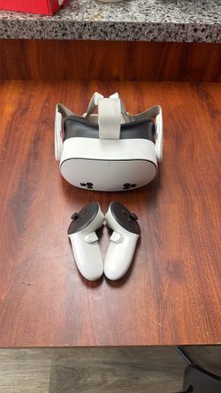 Meta Quest 3S VR Headset with Controllers