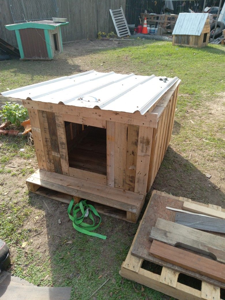 This is a lifted roof doghouse