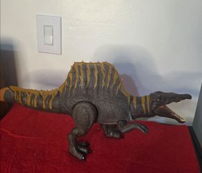 Jurassic World Rebirth Tail Thrasher Spinosaurus Action Figure, Dinosaur Toy with 2 Attack Moves