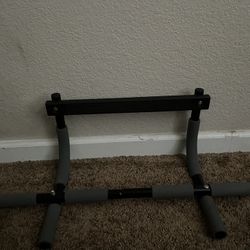 Pull Up Bar / Push Up Handles /abs Thing