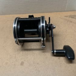 Fishing Gear Newell P- 440 P Very Nice