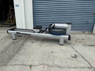 Water rowing machine