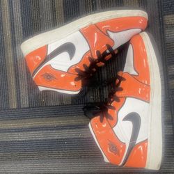 Nike Air Jordan 1 Mid SE Turf. (s)