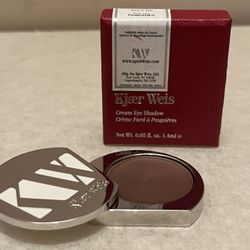 New, KJAER WEIS EYE SHADOW GORGEOUS 0.05 fl.oz BOXED. Made in Italy. Beautiful shade. High end packaging with mirror