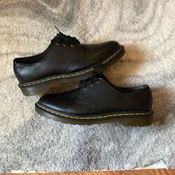 Dr Martines Low Dress Shoes Size 10