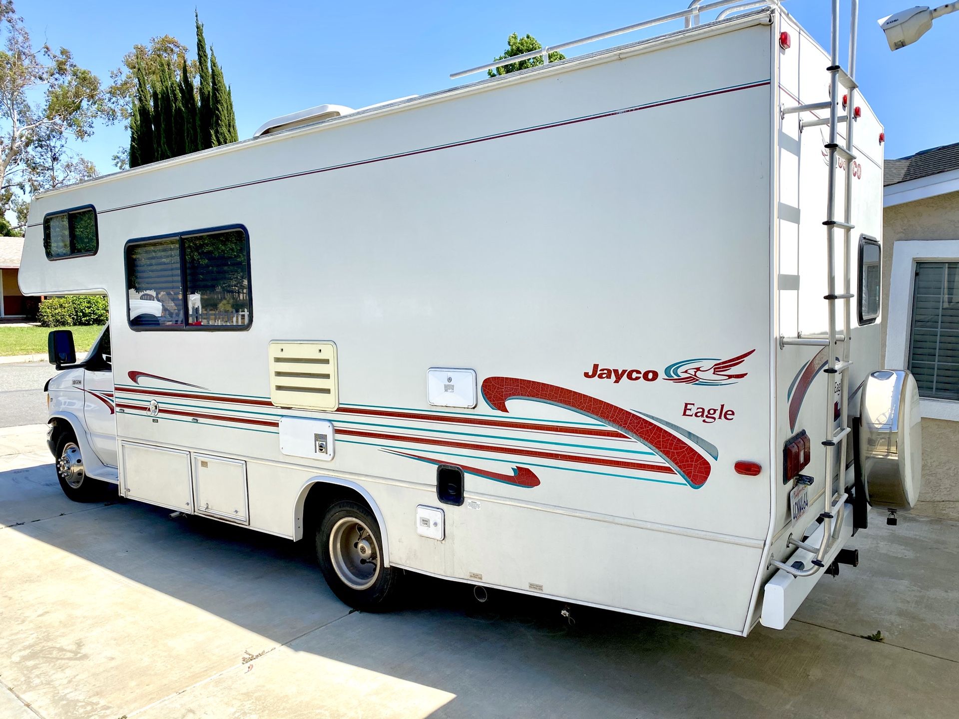 1998 Jayco Eagle 24FT. Class C Motorhome Unique Layout for Sale in