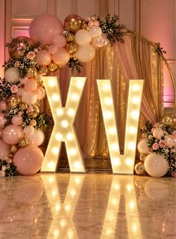 Quince Marquee letters