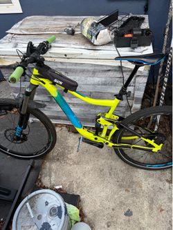 Giant Trance 2 full suspension mountain bike