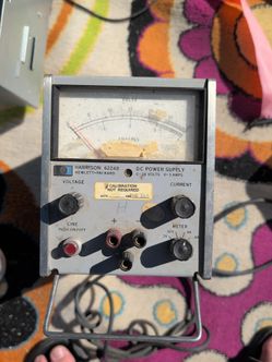 Bench DC power supply