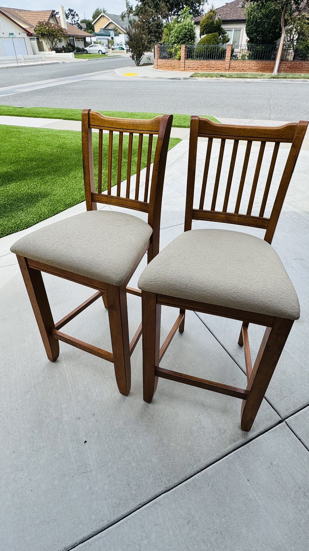 2 CHAIRS