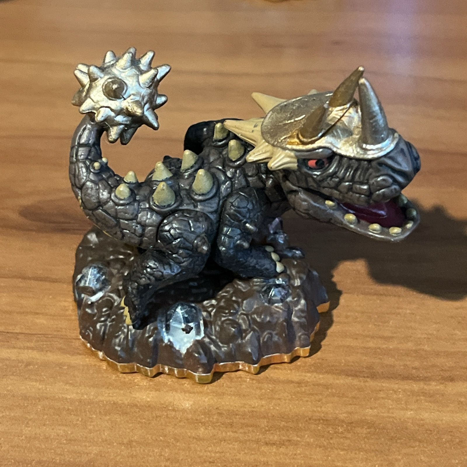 Skylanders Giants Bash Earth Element 2012 Activision Figure (contact info removed)8