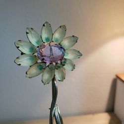 Vintage Weiss Flower Brooch