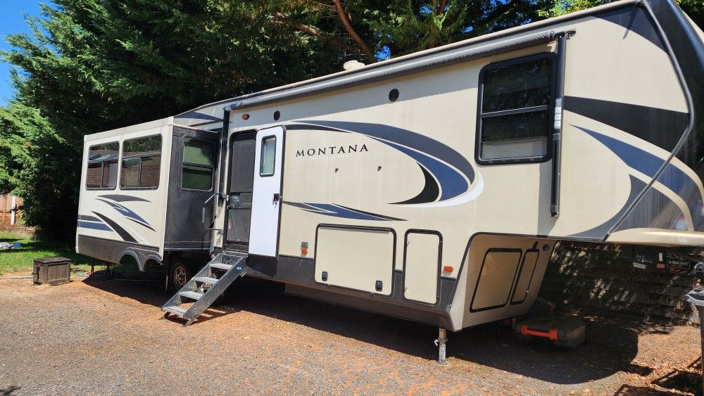 2019 Keystone Montana 330RL