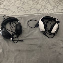 selling one or both headsets (both for ps4)