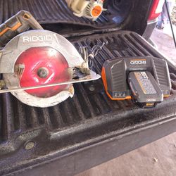 Saw Ridgid De 7 1/4 Pila. Charger 
