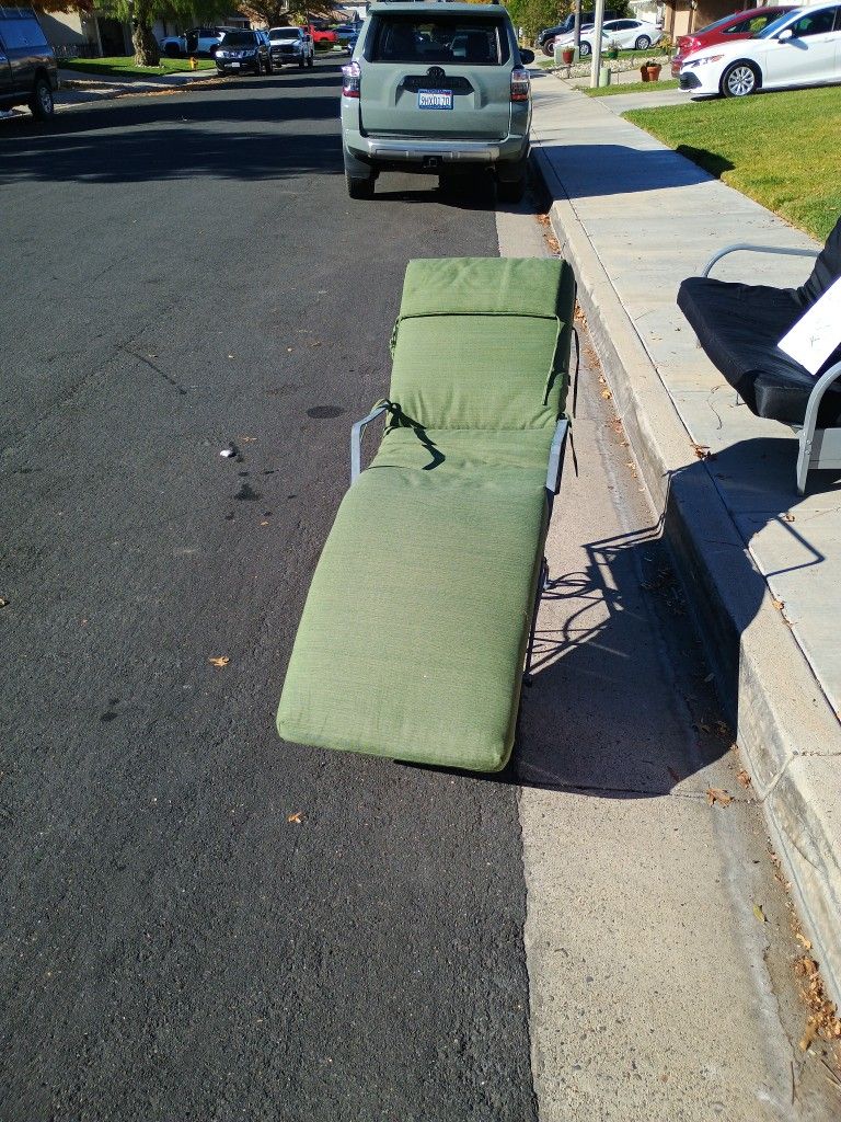Pool Patio Lounger With Cushion
