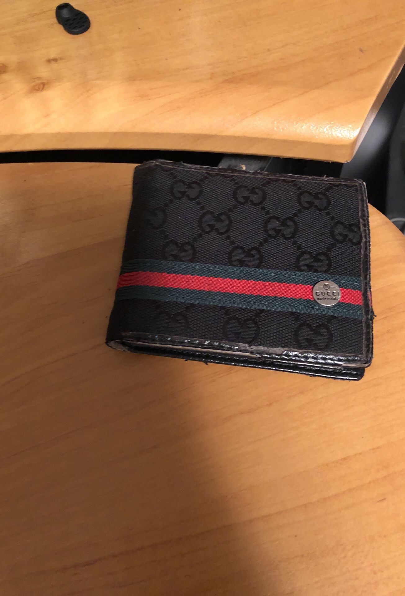 Gucci wallet (used)