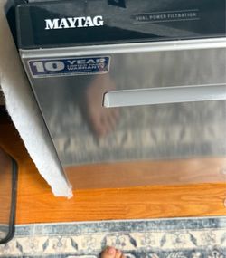 Refrigerator and dishwasher