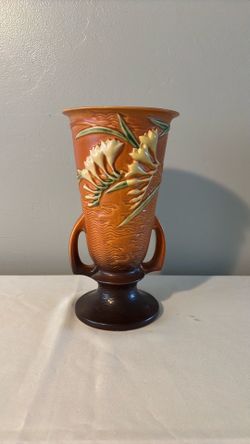 Roseville Pottery Freesia pattern