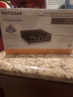 NETGEAR 10/100 SWITCH....NIB