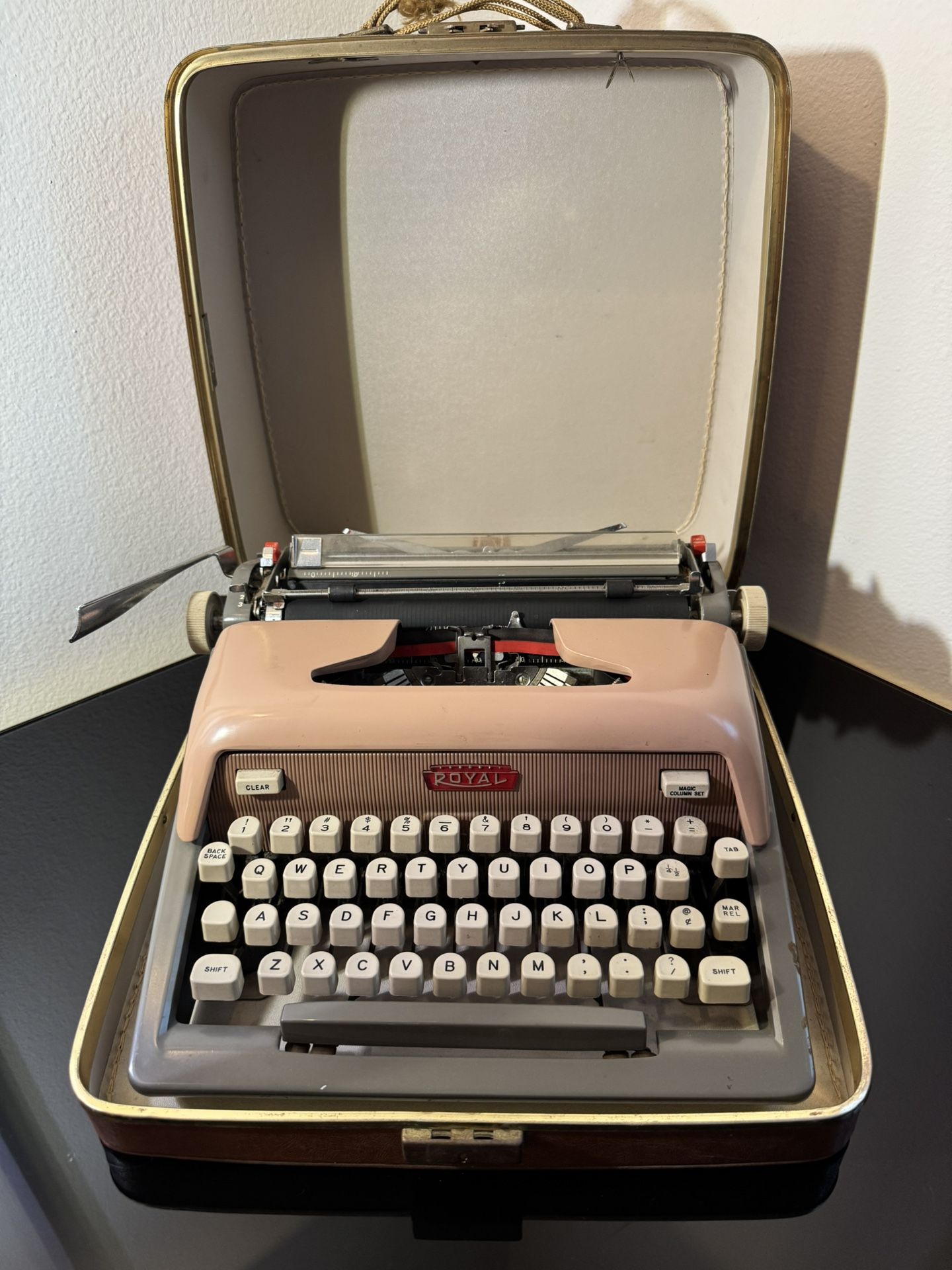 Vintage Royal Manual Typewriter Futura 800 with Case Pink & Grey