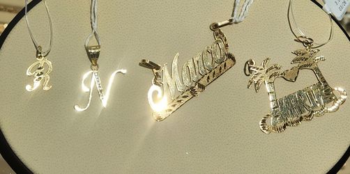 14k gold initial letter name plates 14k oro inicial letra placa nombre R N Marco Maria