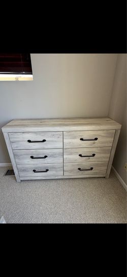 6-Drawer Dresser – Light Gray Wood Finish