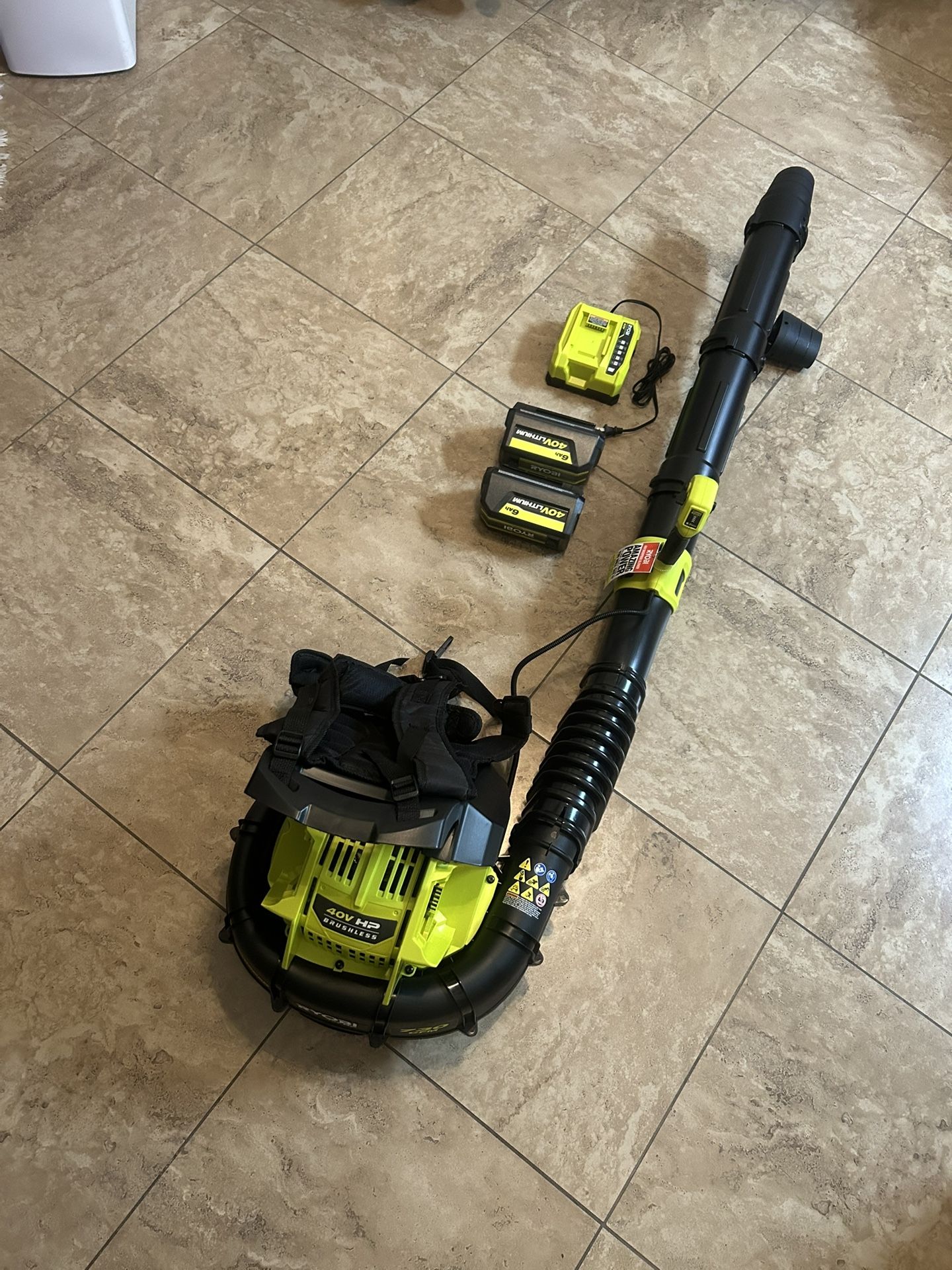 Ryobi 40v HP Brushless Whisper Series 730CFM 165MPH Backpack Leaf Blower Kit 
