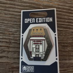 Star Wars Galaxy Edge Open Edition Droid Depot R5 Pin