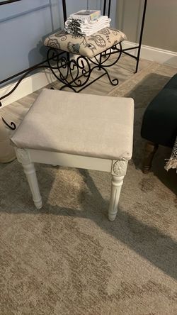 Wooden vanity bench