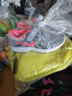 Girls' Nikes Revolution 4