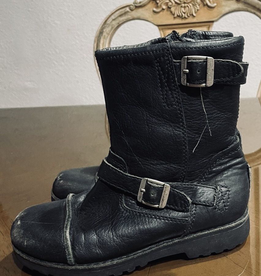 Ugg Leather Boots Size 2 Youth