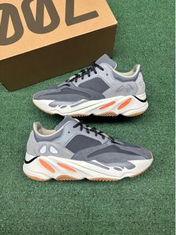 YEEZY 700 MAGNET SIZE 12