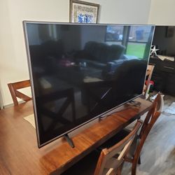 65" 4K  UHDTV