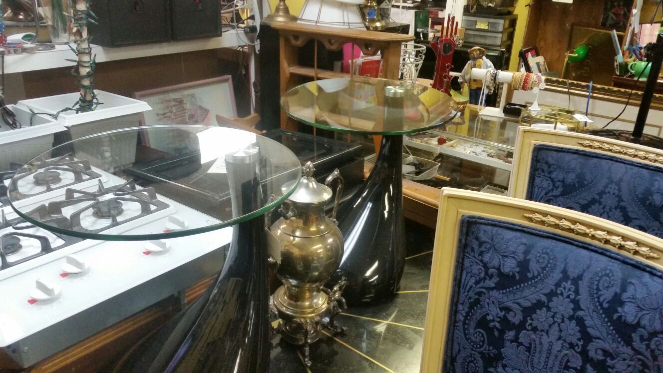 Set of 2 glass black end tables