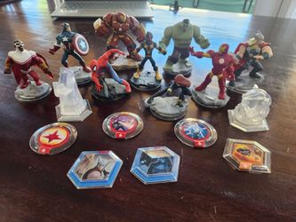 Disney Infinity Marvel 17 Piece Bundle with Characters,  Crystals and Power Discs 