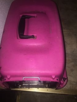 pet carrier with latch