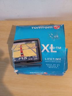 TomTom XL GPS with Case and Car Mounting Kit